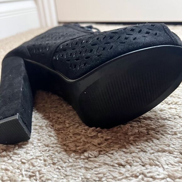 Delicacy Heeled Velvet Boots, Size 7.5. ‎ Never worn. 5 inch heel. - Picture 6 of 7